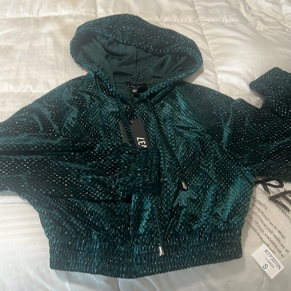 Jogger Set by Latiste/Le'Rev - Picture 2 of 3